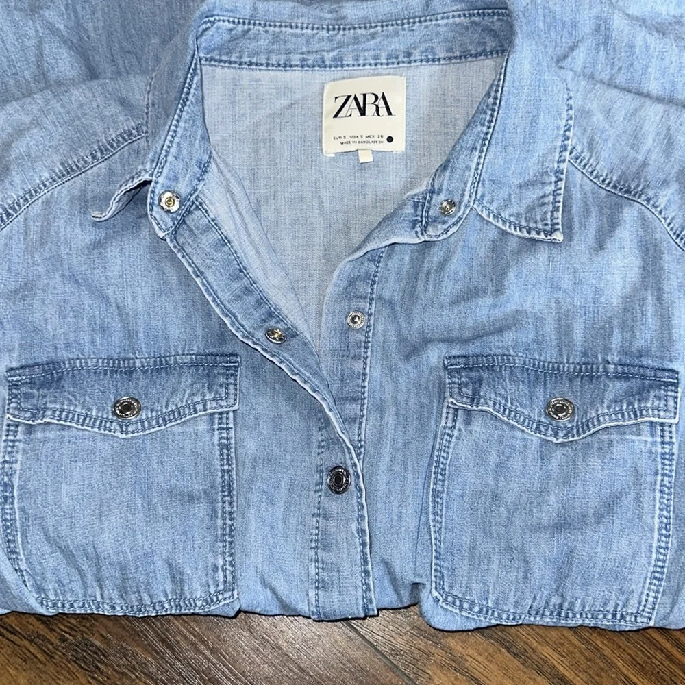 Zara Denim Light Whitewashed Dull Fade Soft Denim Snap Elastic Waist Shirt Dress - Picture 10 of 11